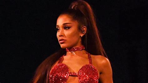 Fans Really Aren T Happy With This New Ariana Grande Wax Figure Iheart