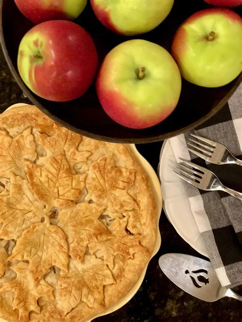 Traditional New England Apple Pie Recipe With Pie Crust Leaves Linda Davis Nefl