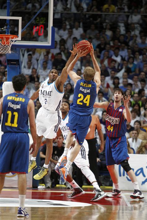 Love for catalunya, barcelona's country, love for football well played and nice to be watched, fair play, good care of teaching yongsters not only to play football, but also in their education and human side, are the main. Real Madrid - FCB Regal: Basketball always gives you a second chance (71-72)