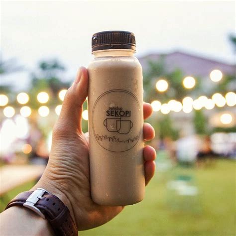 Kopi memang menjadi minuman favorit tidak hanya di indonesia saja namun juga di beberapa negara lainnya di dunia. Wow 18+ Gambar Lucu Minum Kopi Pake Gelas Besar - Richa Gambar