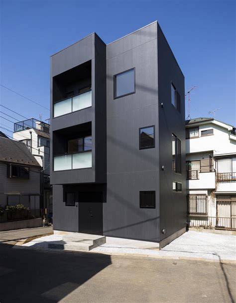 Can a japanese garden be a small space? Hibarigaoka S House Makes the Most of A Small Lot