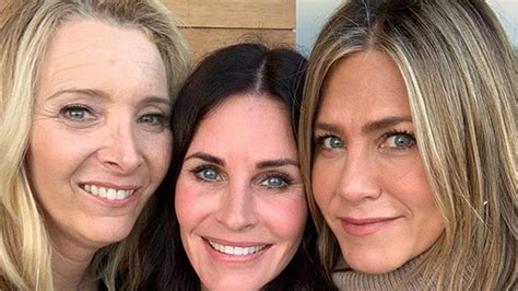 Courteney Cox Reunites With ‘friends Co Stars Jennifer Aniston And Lisa
