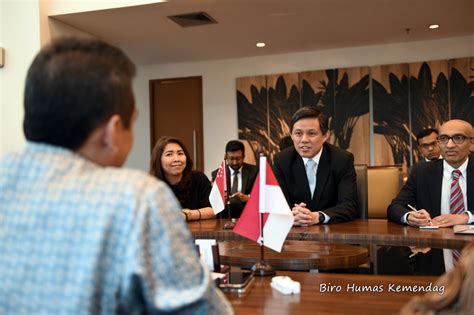 Dengan kata lain bisa dikatakan bahwa, di dalam asuransi syariah, peranan dari perusahaan asuransi hanyalah sebatas pengelolaan operasional dan investasi dari sejumlah dana yang diterima saja. Mendag RI Menerima Kunjungan Menteri Perdagangan dan ...