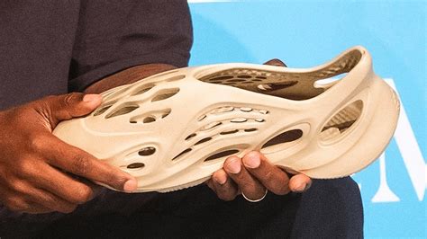 Also known as the yeezy foam runner, the foam rnnr is comprised of a single piece of unique yeezy material that blends harvested algae with adidas eva materials. adidas Yeezy Boost Foam Runner 700 V3