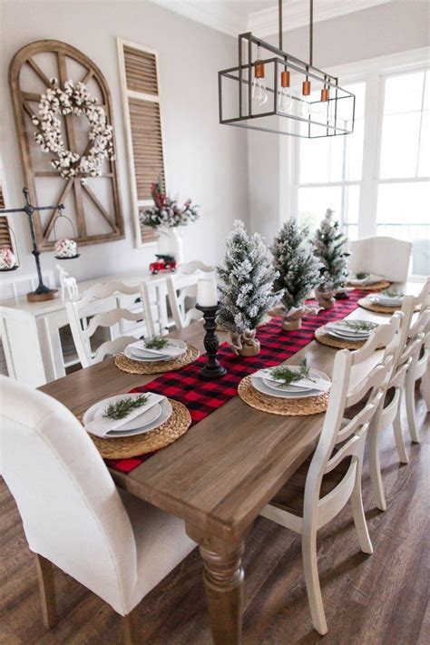 36 Beautiful Christmas Table Centerpieces For Your Dining Room Hmdcrtn