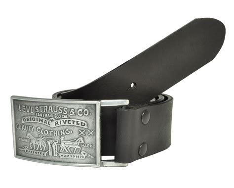 A Basic And Durable Bridle Belt Made Great With Its Quality And It Levi S Logo Plaque Buckle