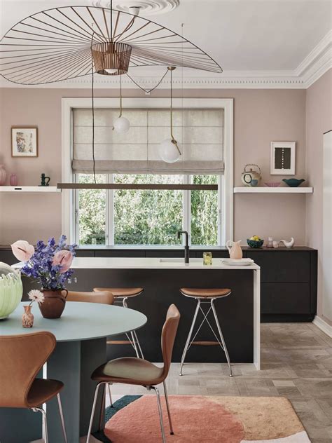 Machen sie sich ein bild von unseren derzeitigen projekten und finden sie hier die neuesten designprodukte, die man jetzt auch bei nordic urban erwerben kann. This Colorful Copenhagen Home Will Inspire You To Make ...