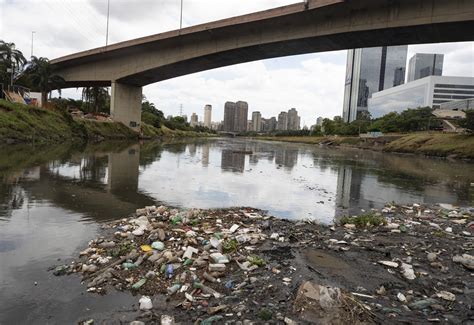 In Brazils Richest City Works To Clean A Filthy River