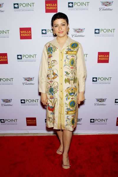 Brad Pitts Pal Alia Shawkat Apologizes After Video Of Her Using Racial Slur Resurfaces I