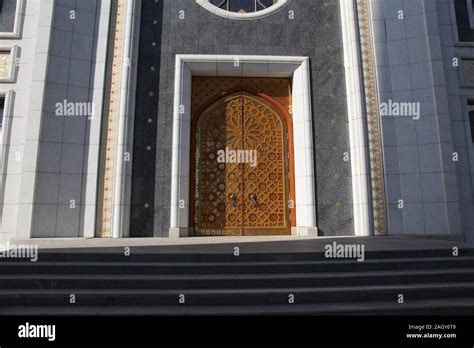 T Rkmenba Y Ruhy Mosque Inturkmenia Ashgabat Stock Photo Alamy