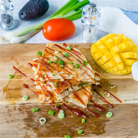 In our restaurant we served a basic chicken and cheese quesadilla with chicken, raw onion, grated cheese and green chiles topped with sour cream and guacamole. Easy Chicken Quesadilla Recipe - How to make Chicken Quesadillas