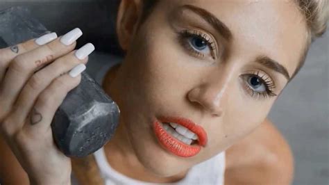 Miley Cyrus Dwarf Hole Diggy Diggy Hole Youtube
