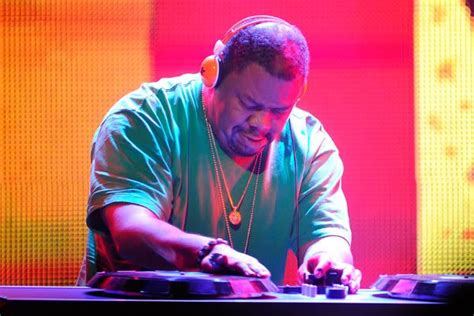 Изучайте релизы biz markie на discogs. Jamie Foxx, Travis Barker & Biz Markie KICK IT With Yo ...