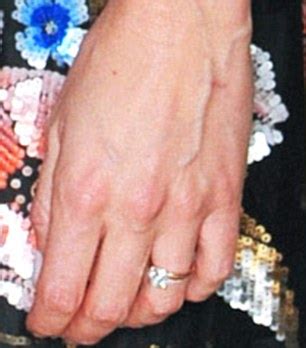 634 x 852 jpeg 118 кб. Cat Deeley shows off her diamond ring as steps out for the ...