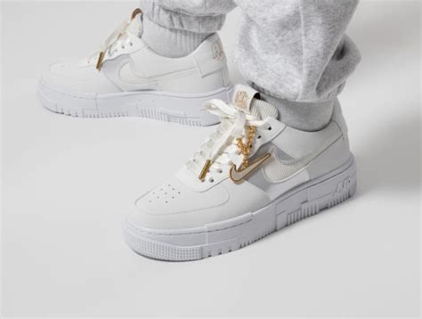 Komplett neue nike air force one pixel limited edition und ausverkauft. Nike Air Force 1 : toute son actualité | Sneakers-actus