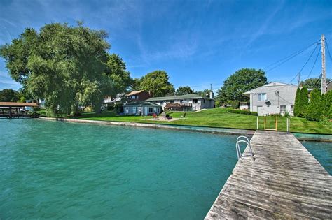 On door county peninsula's eastern shore on lake michigan, our beautifully kept and maintained vacation cottage is the perfect base for a time you'll treasure forever. Lakefront Apartment Situated on Lake St Clair Has ...