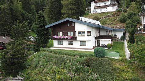Unser haus liegt in sonniger lage mit herrlichem blick auf das umliegende bergpanorama im ort plangeroß. Bilder - Ferienwohnung Auderer Haus Auderer in Jerzens ...