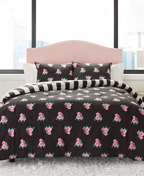 The betsey johnson® brand conquers a dualism between rock and roll, and girly girl. Betsey Johnson Romantic Roses Comforter Set, Full/Queen ...