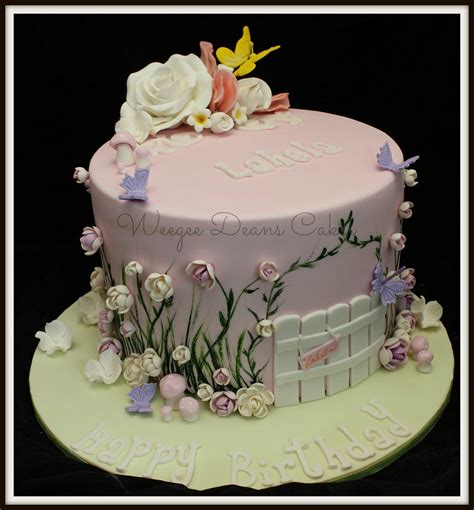 Greet your girlfriend on her 30 th birthday by writing her name on this beautiful princess birthday cake. Female Birthday Cakes