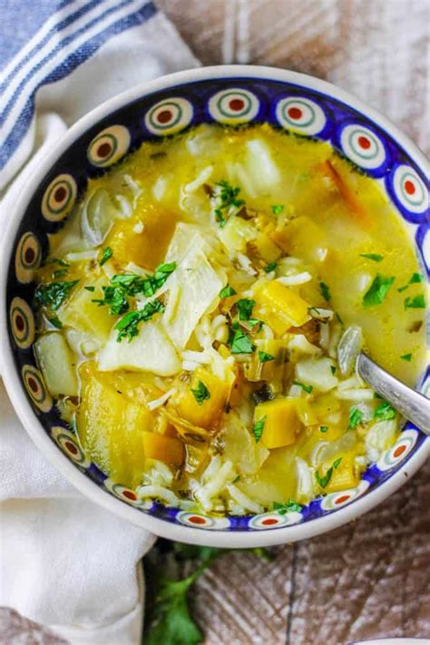 Russet potatoes, fragrant leeks and fresh herbs simmered and then blended together to create a hearty soup with a velvety texture. Chunky Potato Leek Soup Recipe - Eating European