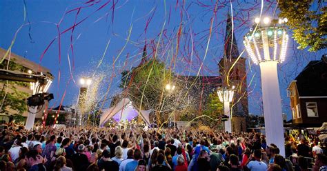 Tijdens dit grote spektakel presenteert jan smit de grootste artiesten van nederlandse bodem. Muziekfeest op het plein nog steeds razend populair | Show | ed.nl