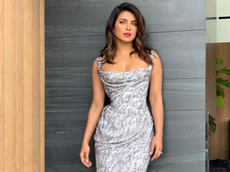 Photos Priyanka Chopra Flaunts Fire And Ice Look Dekh Media