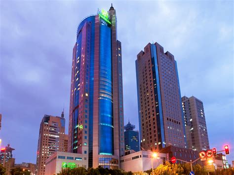Kayak searches for hotel deals on hundreds of hotel comparison sites to help you find cheap hotels, holiday lettings, bed and breakfasts, motels, inns, resorts and more. Holiday Inn Shanghai Pudong Hotel by IHG
