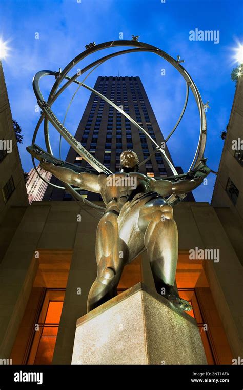 Statue Of The God Atlas In Rockefeller Plaza´s New York City Usa