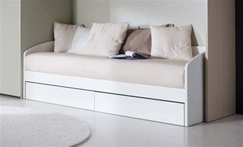 Molto frequentemente il divano letto singolo dispone di un secondo letto estraibile: Letto a divano in legno Ghiro - Doimo Dielle