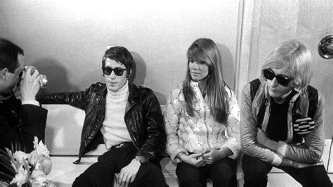 This is the case of francoise hardy and jacques dutronc. Le couple Françoise Hardy/Jacques Dutronc en 10 clichés ...