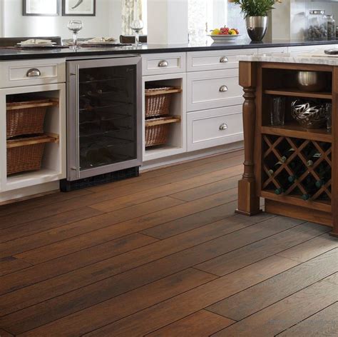 20 Beautiful Kitchens With Wood Laminate Flooring