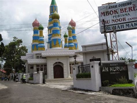 Muzium kangar/ kota kayang (rumah tetamu kangar). Bangunan Masjid Unik yang Ada di Indonesia