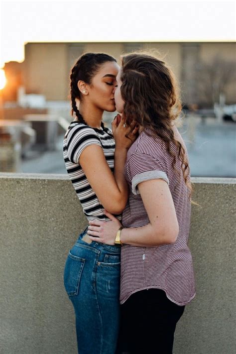 Lesbian Kiss Wallpapers Wallpaper Cave