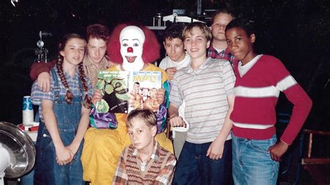 pennywise the it story rare behind the scenes photos from stephen king s 1990 it miniseries