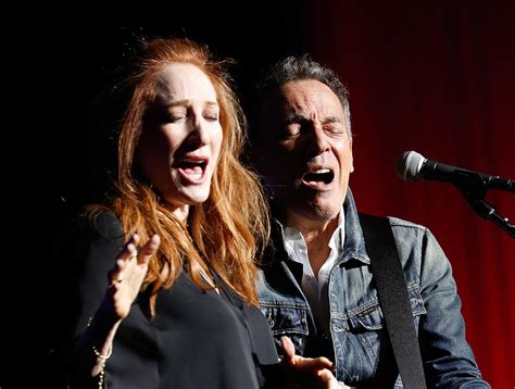 Bruce Springsteen Plays Supportive Husband To Patti Scialfa In The Studio