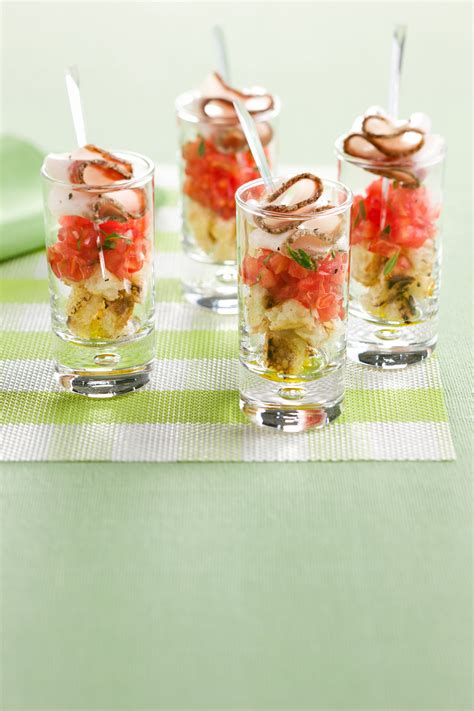 Se siete amanti della compagnia e degli happy hour ecco 5 tipologie di piatti salati che potete preparare per organizzare un aperitivo fatto in casa da condividere con i vostri amici. Idee per una cena a buffet: 15 ricette sfiziose | Sale&Pepe