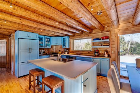 Algonquin blue ribbon millwork, based in woodstock, illinois, has been the leading supplier of quality windows and cabinets in the northwest suburbs since 1992. Cozy Woodstock VT Log Cabin - Rustic - Kitchen ...