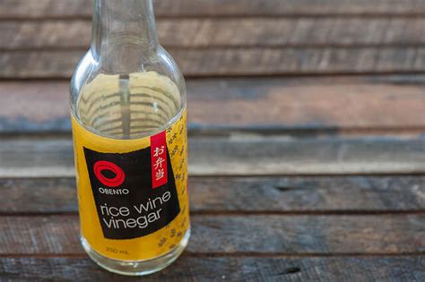 Apple cider vinegar has a pale orange or amber color but doesn't greatly influence the color of the dish unless used in a larger amount. The Best Rice Wine Vinegar Substitutes | Stonesoup