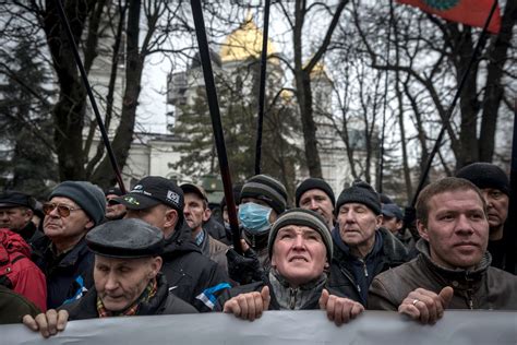 Grab For Power In Crimea Raises Secession Threat The New York Times