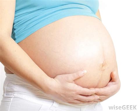 The dark line generally appears to run from the umbilicus (your belly button) and runs straight down to the pubic bone. #Linea #Negra - A #Dark #Vertical #Line On Your #Tummy ...