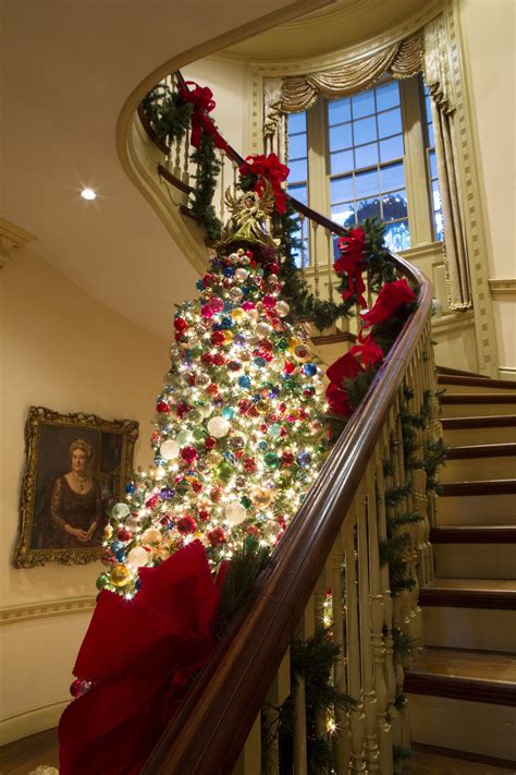 Transform your christmas tree into a new year tree, a tradition that has a long history in russia, with these fun, easy, and quick decorating ideas and just like many americans celebrate christmas with a fresh tree in their homes, russians celebrate the arrival of the new year with new year trees. Holiday Decorating Ideas | Architectural Digest | Biltmore ...