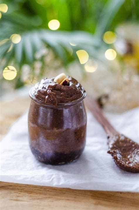 El secreto de que la mousse salga esponjosa es tener mucha paciencia, ya que se debe mezclar las claras a punto de. Postre vegano: vasitos de chocolate y avellanas | Receta ...