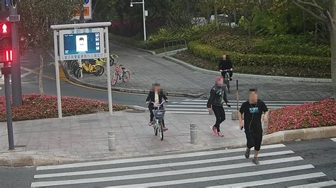 Chinese Jaywalkers Are Identified And Shamed By Facial Recognition And Now They Ll Get Warnings
