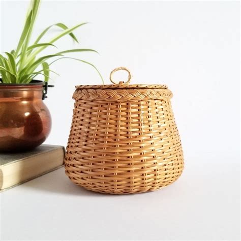 Storage baskets can be used moreover, you can even cover your luggage with a sheet to withstand any rain and dust while traveling. Vintage Woven Wicker Basket with Lid Round Covered Storage ...