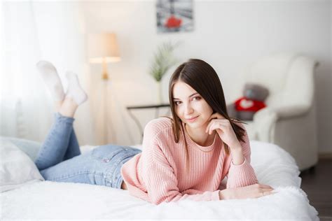 Wallpaper Model Portrait Looking At Viewer Lying On Front In Bed