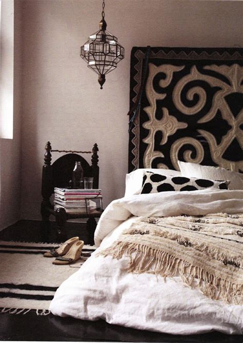 Wanting a moroccan bedroom design requires close attention to detail for an authentic, vibrant feeling. 20 Ethnic Moroccan Bedroom With Modern Patterns | HomeMydesign
