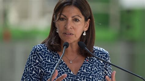 Despite their political differences, hidalgo and her conservative rival dati are said to be on friendly terms. Municipales à Paris : Anne Hidalgo présente ses mesures ...