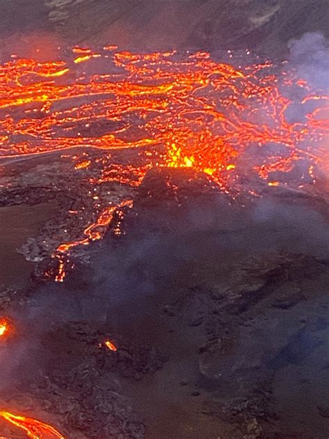 Eruption Of Iceland Volcano Easing Not Affecting Flights