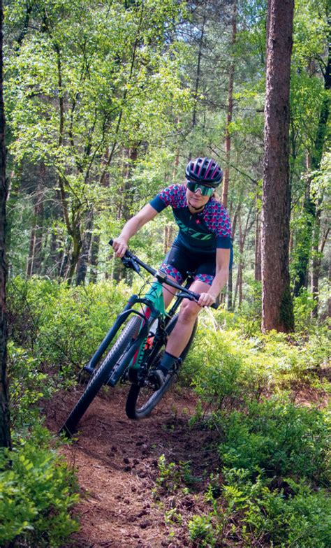 Campagneleider @vogelnieuws trotse ambassadeur @iamspecialized. Interview met boswachter Hanne Tersmette - Ridersguide
