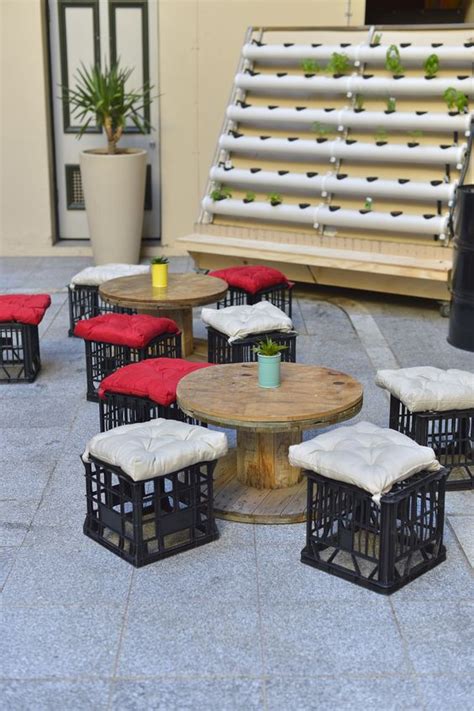 Building a milk crate coffee table | joy 2 journey : Pinterest • The world's catalog of ideas